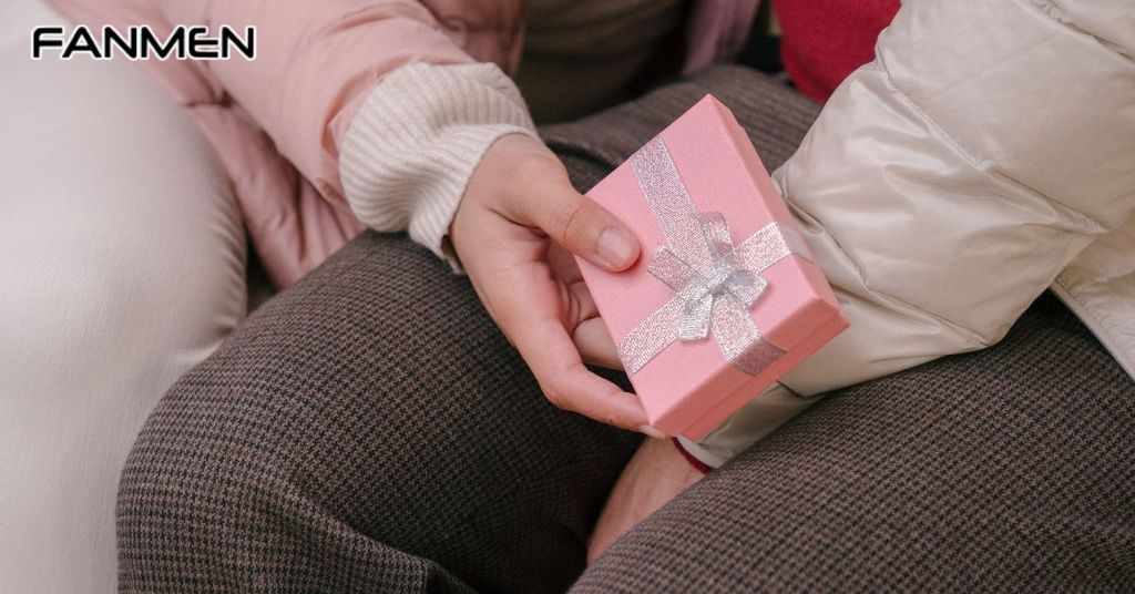 Tặng quà sinh nhật cho bạn trai làm công an