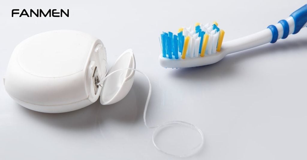 Đánh răng và dùng chỉ nha khoa