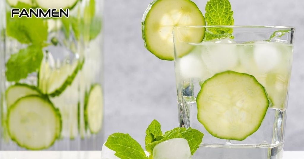 Dưa chuột và lá bạc hà