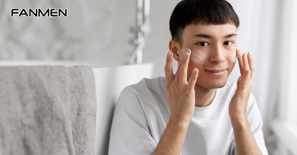 Dưỡng ẩm sau khi rửa mặt, tắm rửa