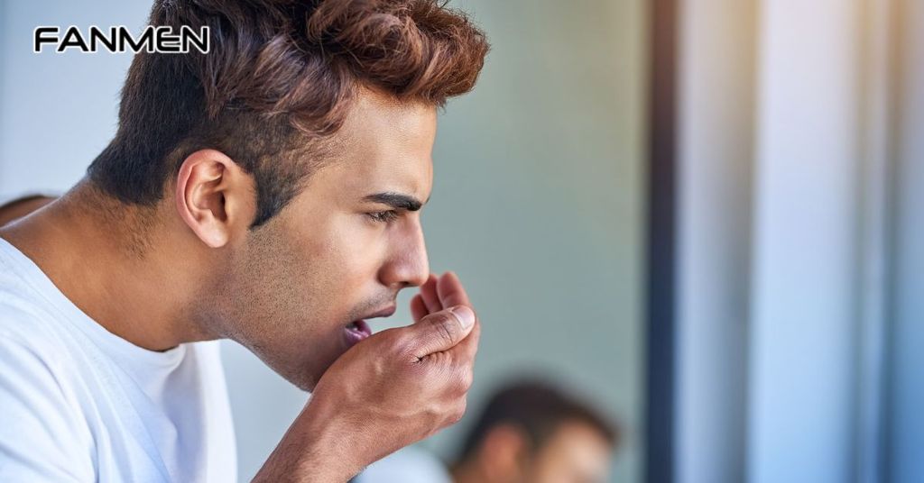 Hơi thở có mùi chua, tanh hoặc mùi acid đặc trưng