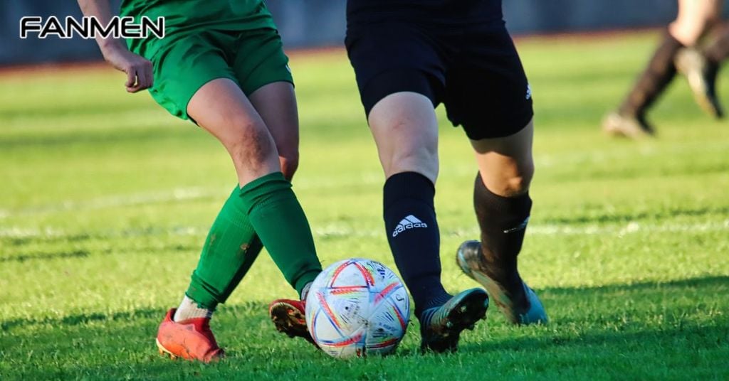 Tặng gì cho con trai thích đá bóng