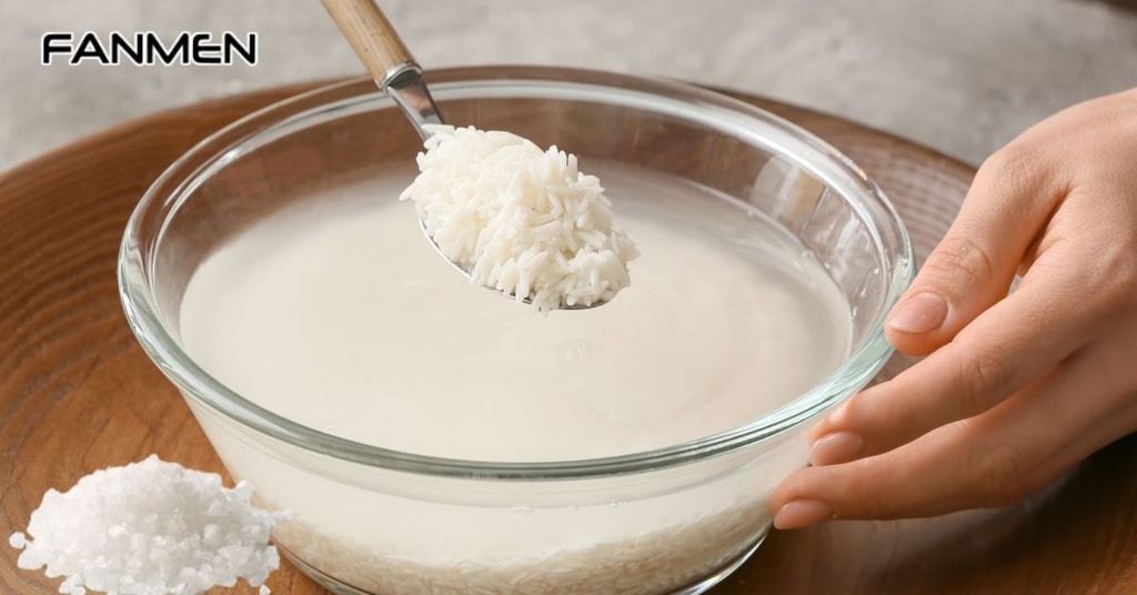 Kết hợp nước vo gạo với muối trắng