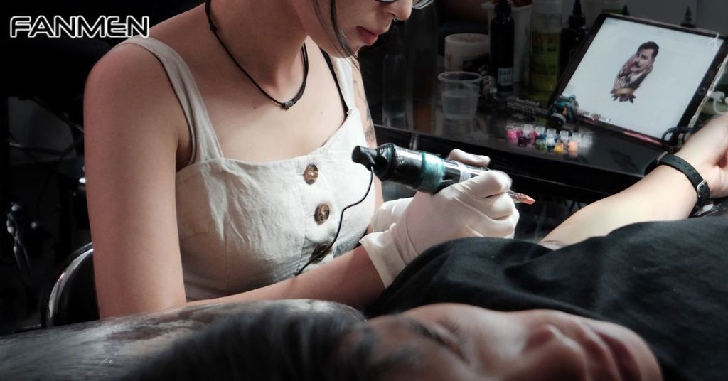 Những lưu ý khi xăm chữ ở bắp tay nam