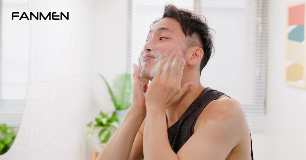 Dùng sữa rửa mặt làm sạch da