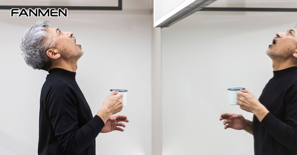 Súc miệng bằng nước muối ấm hàng ngày