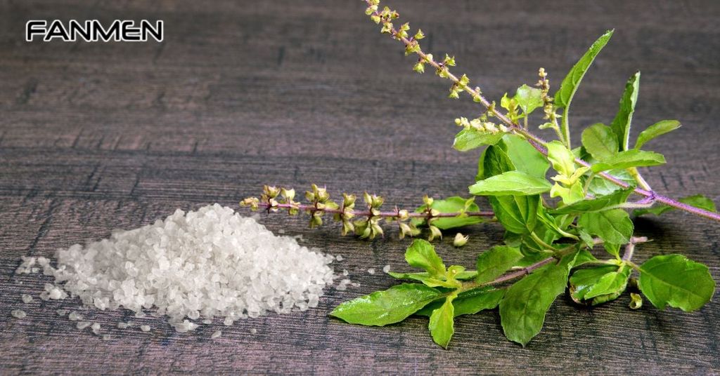 Sử dụng nước súc miệng hương nhu và muối