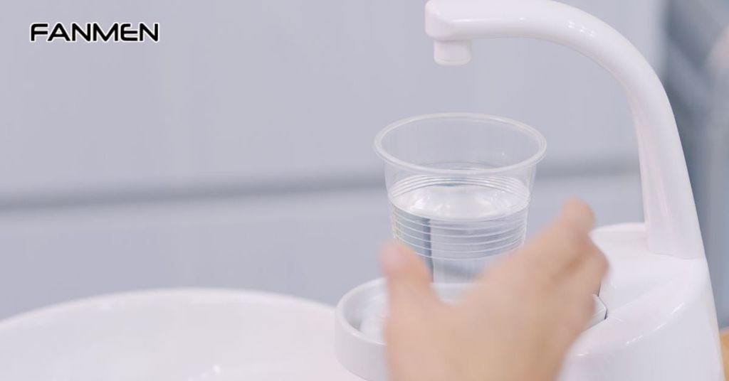 Súc miệng bằng nước muối ấm