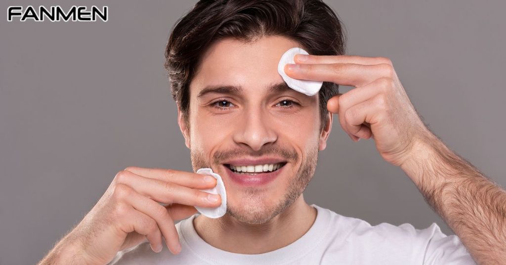 Thoa nước muối lên da mặt