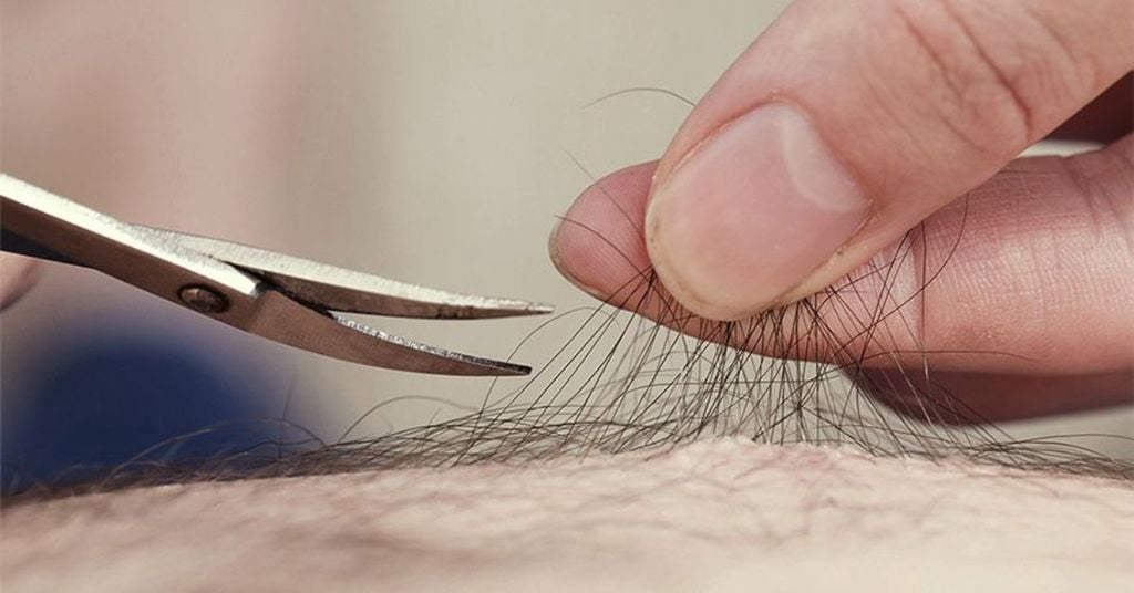 Tỉa lông vùng kín nam bằng kéo