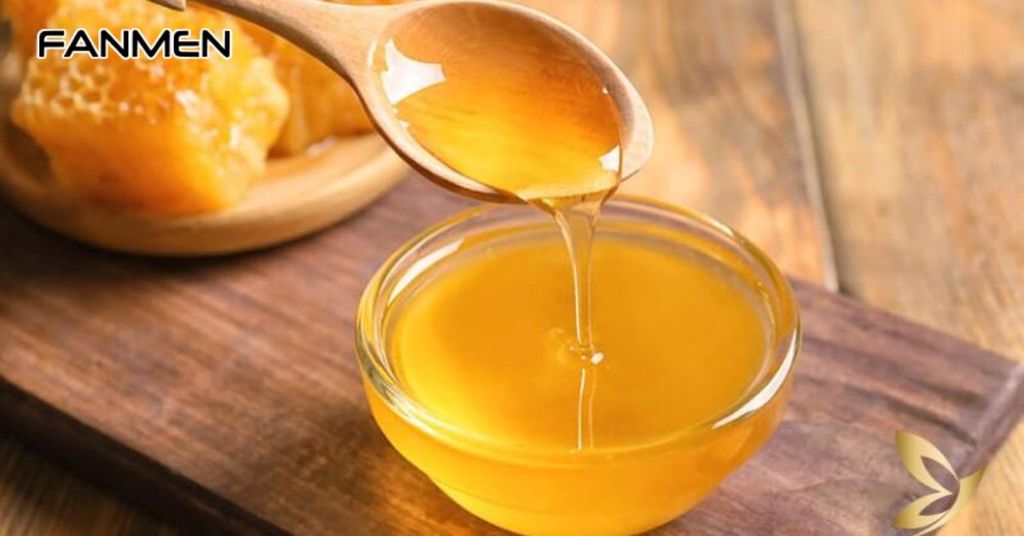 Trị mụn cám nam ở mũi với mật ong